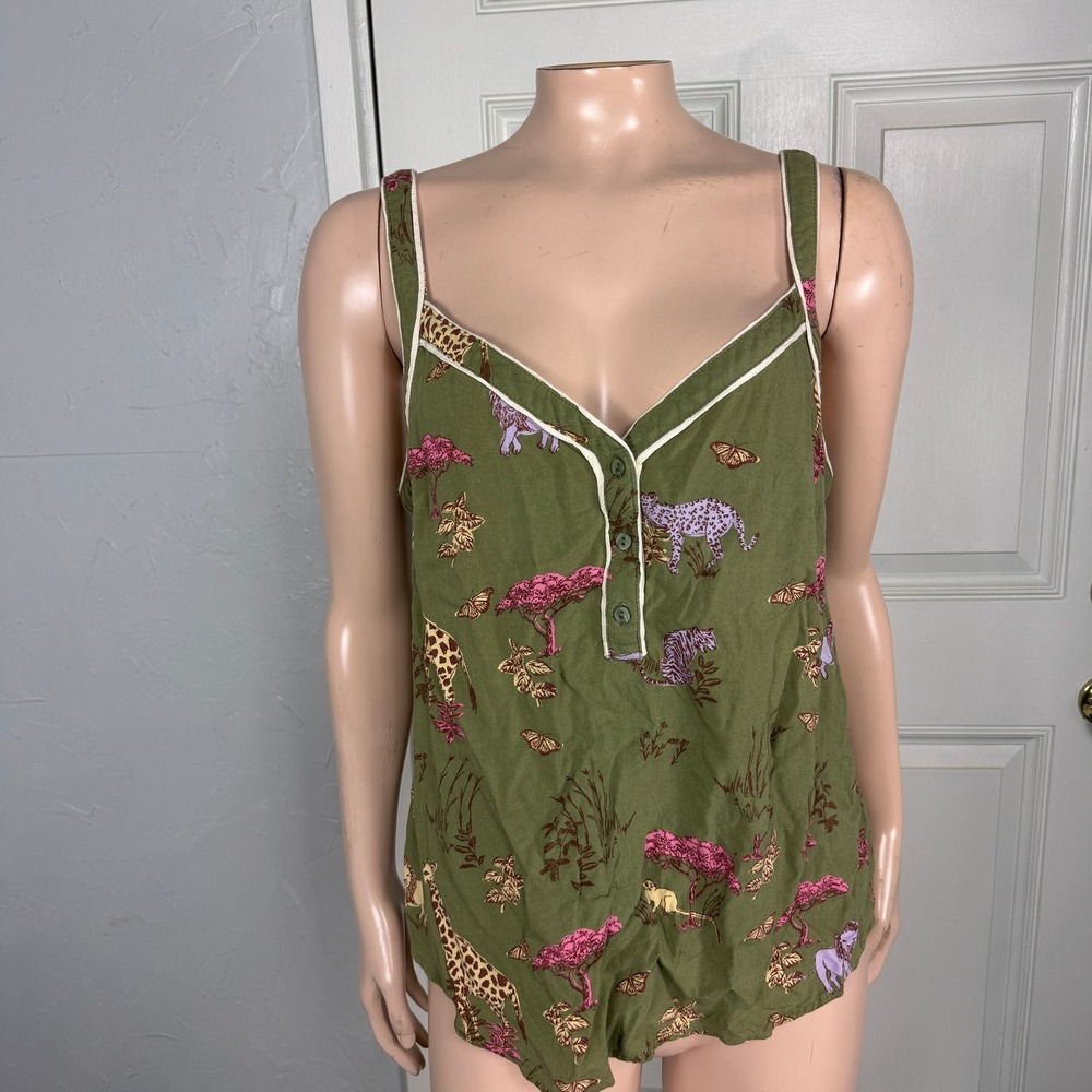 Modcloth Women's Shirt Large Animal Print Novelty Giraffe Rayon Button M3-24